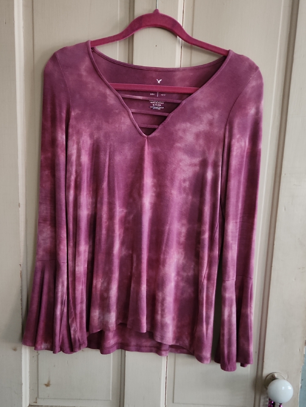 American Eagle Outfitters Plum Tie-Dye V-Neck Long Sleeve Top